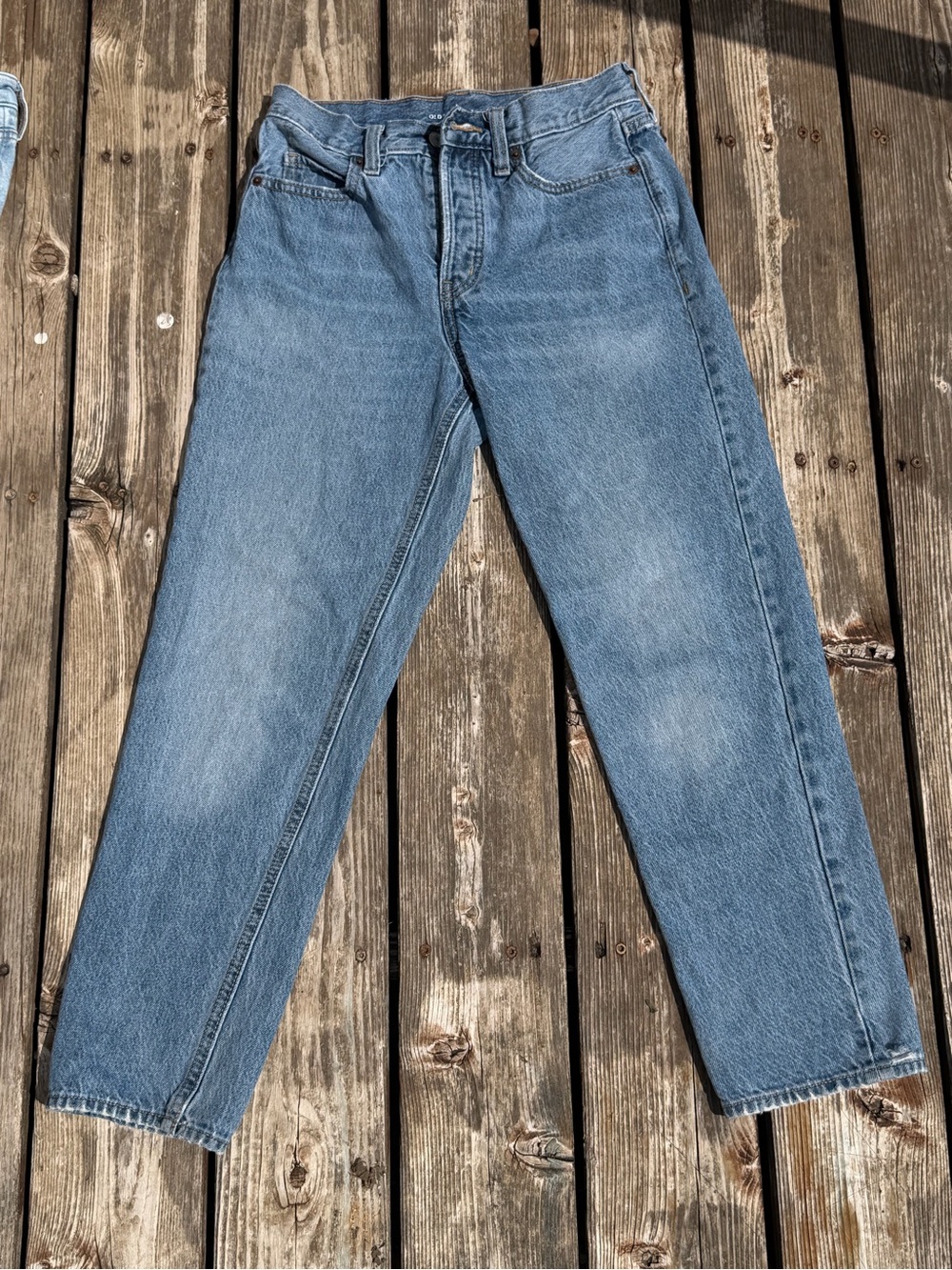 Old Navy Woman’s Medium Light Blue Straight Jeans (2)